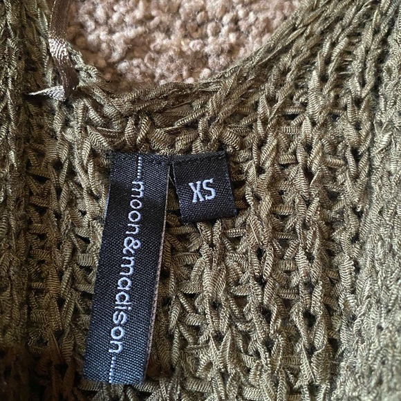 Green sweater - Picture 2 of 2